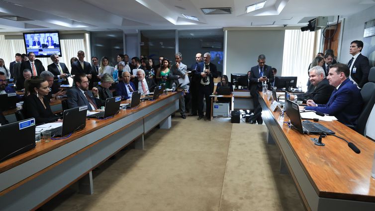 CAE prorroga desoneração da folha de pagamento de 17 setores