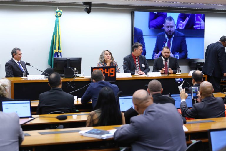 Especialistas defendem a regulamentação da profissão de bombeiro civil
