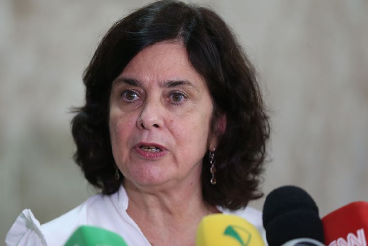 Ministra defende cooperação científica entre Brasil e França 