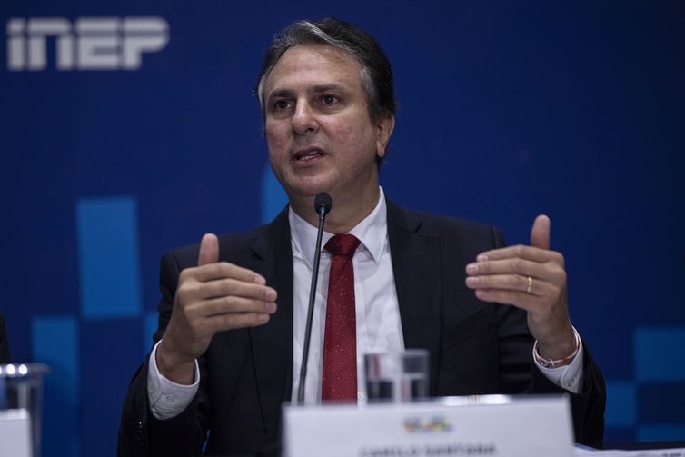 Ministro reitera compromisso do governo com educação pública