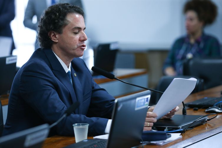 Relatório sobre indicação de Zanin ao STF é lido no Senado 