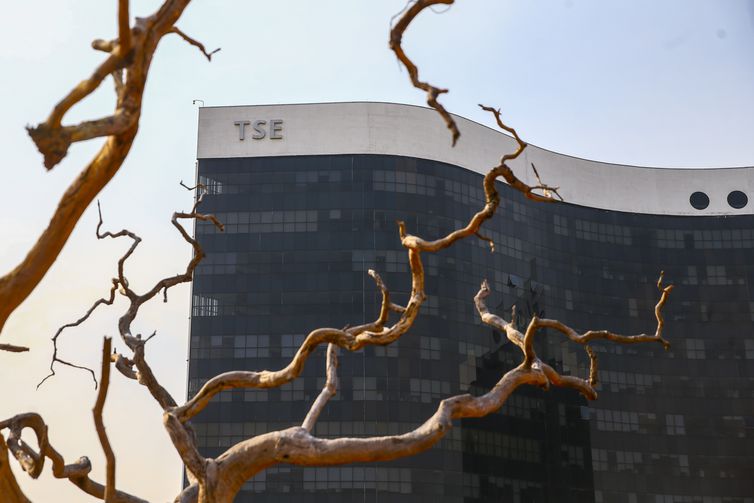 TSE inicia julgamento que pode levar à inelegibilidade de Bolsonaro