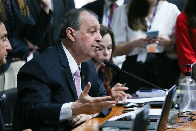 Votação do arcabouço fiscal na CAE é adiada para quarta-feira 