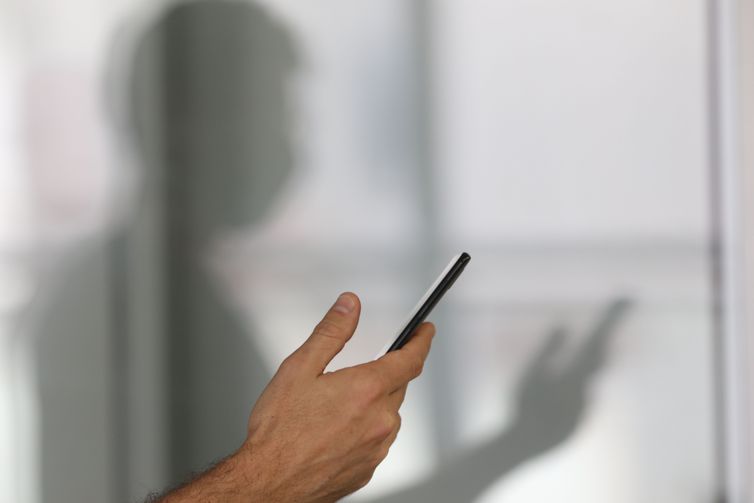 Município do Rio de Janeiro proíbe uso de celular em salas de aula 