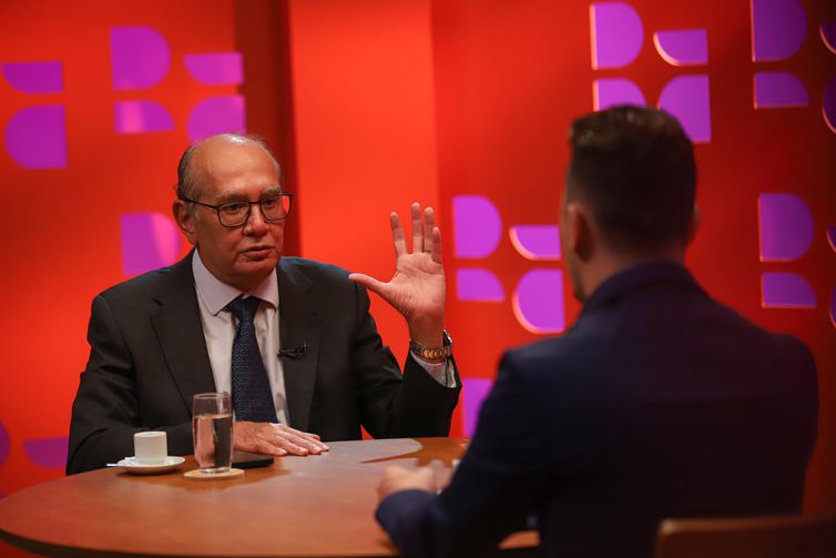 Gilmar Mendes critica abusos da Lava Jato em programa da TV Brasil