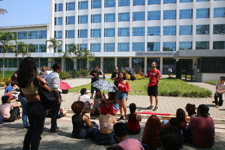 Reunião entre estudantes em greve e reitoria da USP acaba sem acordo 
