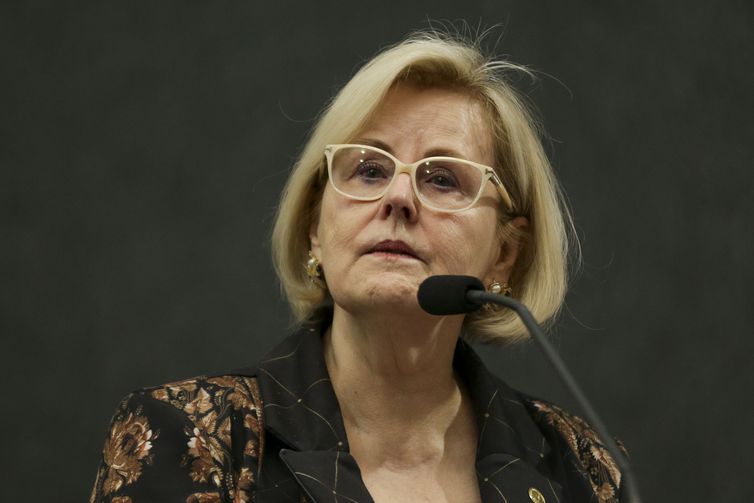 Rosa Weber vota a favor da descriminalização do aborto na 12ª semana 