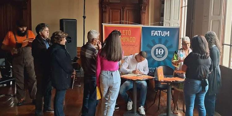 Livro infantil 'Paletó Estampado' promove conscientização sobre os perigos do bullying