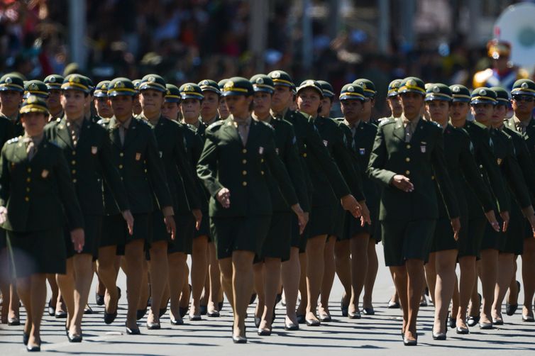 PGR vai ao Supremo contra limitação de mulheres nas Forças Armadas 