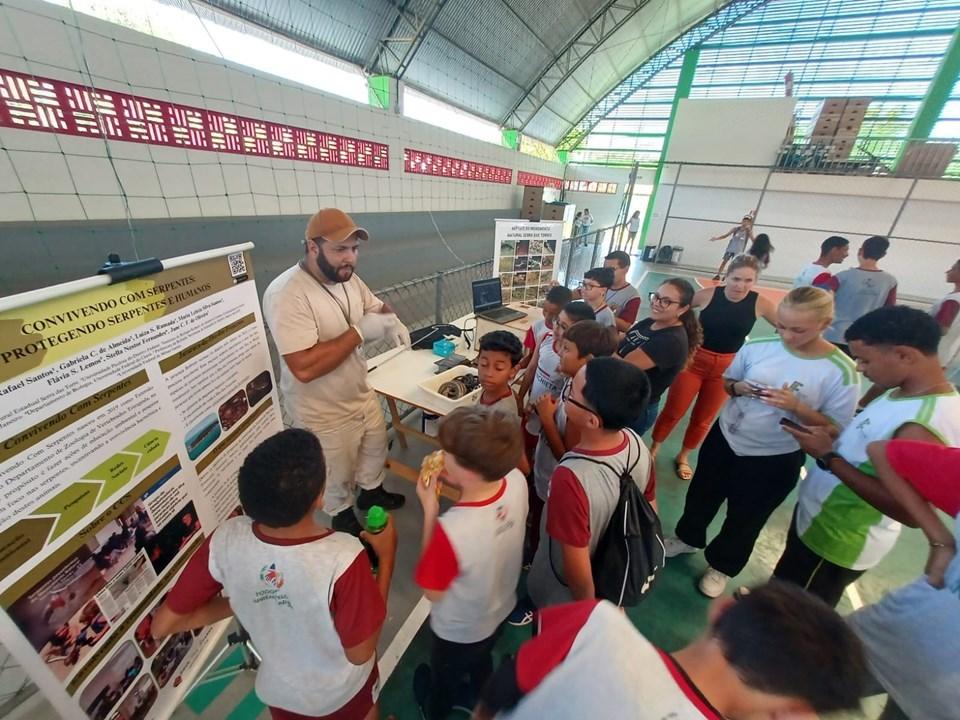 Projeto ‘Convivendo com Serpentes’ do Monumento Natural Serra das Torres é apresentado a alunos do Ifes