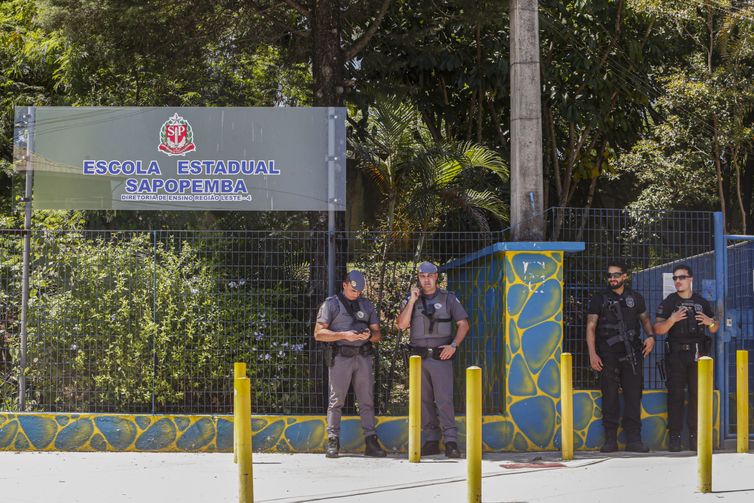 Seguranças privados começam a atuar em 774 escolas de São Paulo