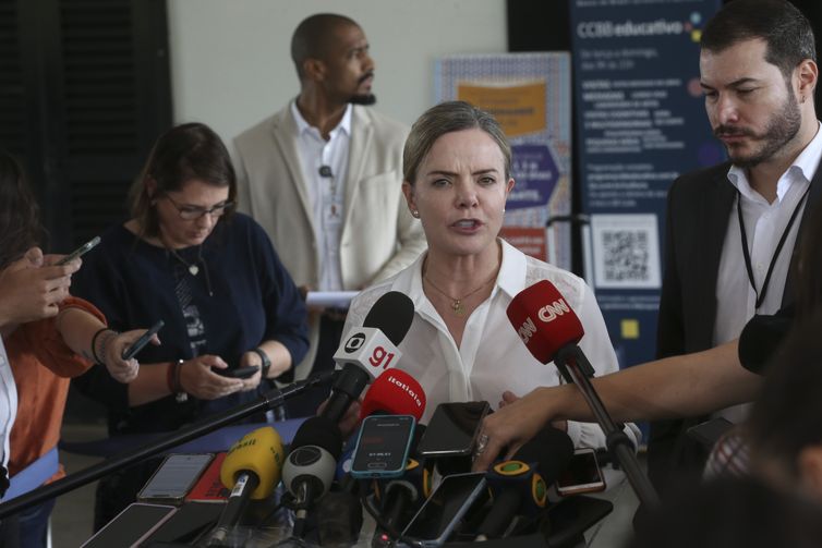 Fachin vota por rejeitar mais uma denúncia contra Gleisi Hoffmann 