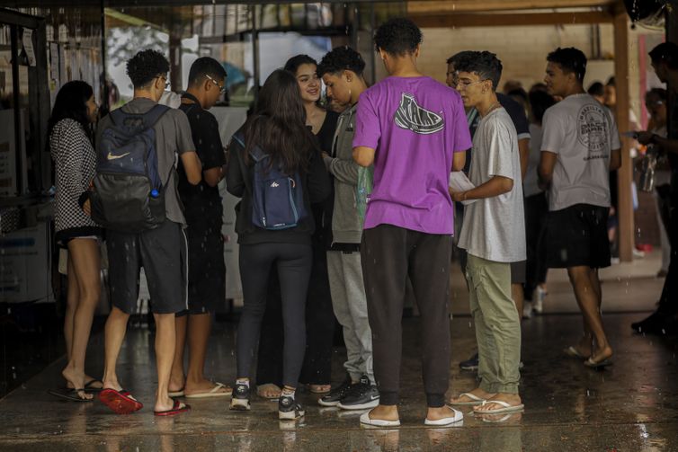 Professores recomendam revisão e descanso na reta final para o Enem 