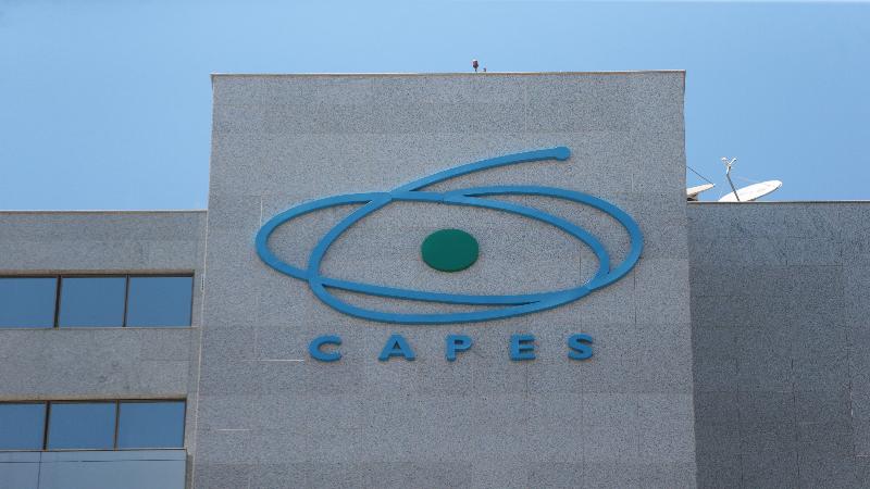 Capes antecipa pagamento das bolsas de pós-graduação