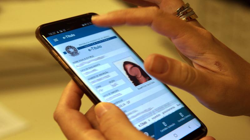 Eleitor tem quatro meses para regularizar título e votar em outubro 