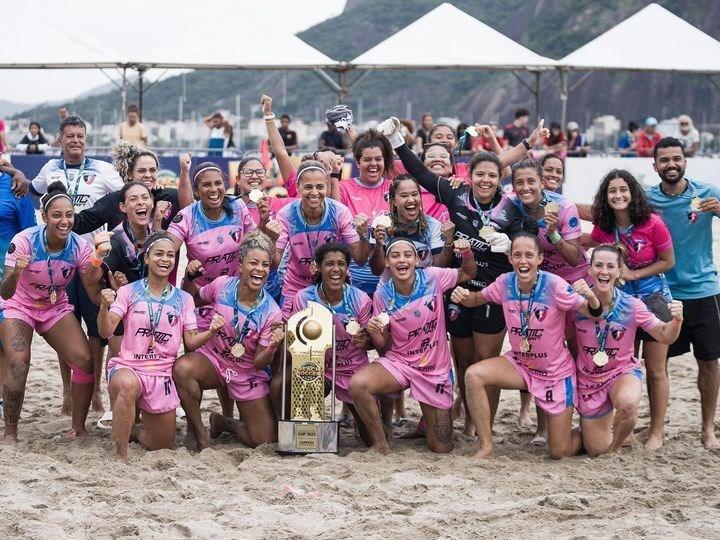 São Pedro Beach Soccer recebe título de melhor time do mundo
