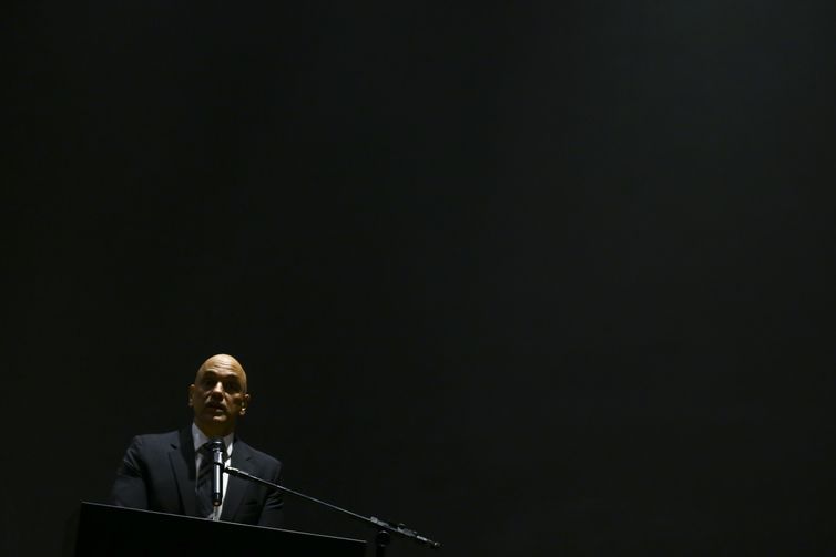 Advogados de investigados sobre golpe podem se falar, diz Moraes 