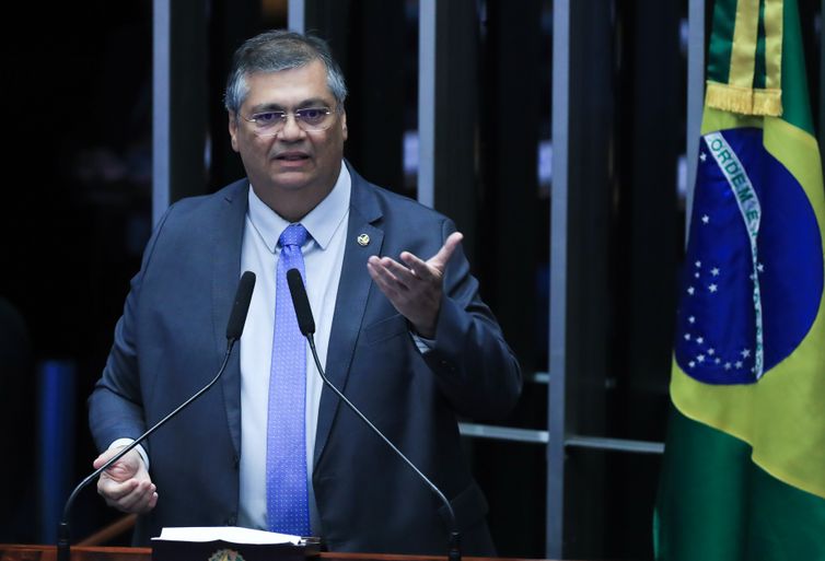 Flavio Dino toma posse no cargo de ministro do STF