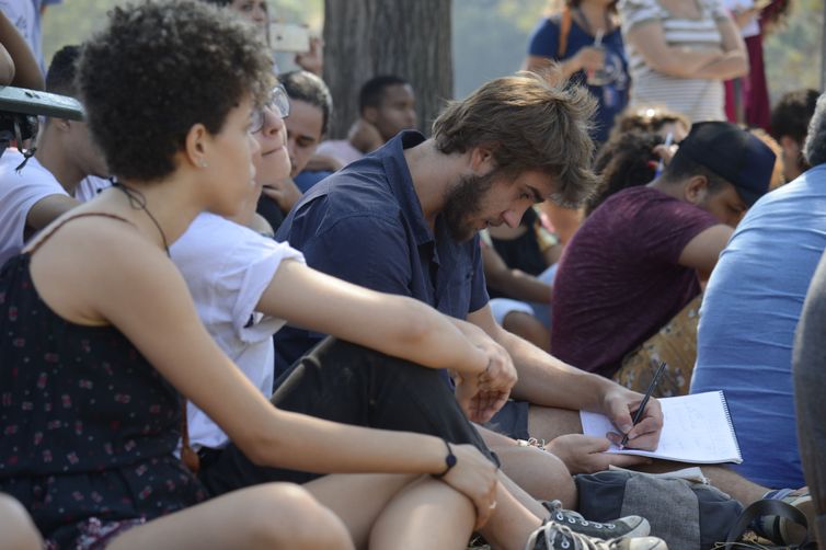 Justiça do Rio obriga empresa a divulgar nota de vestibular da Faetec
