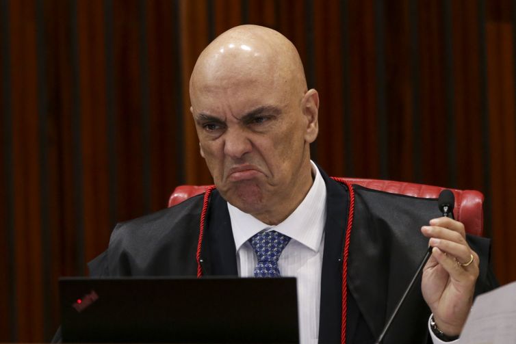 Moraes nega pedido de Bolsonaro para não comparecer a interrogatório