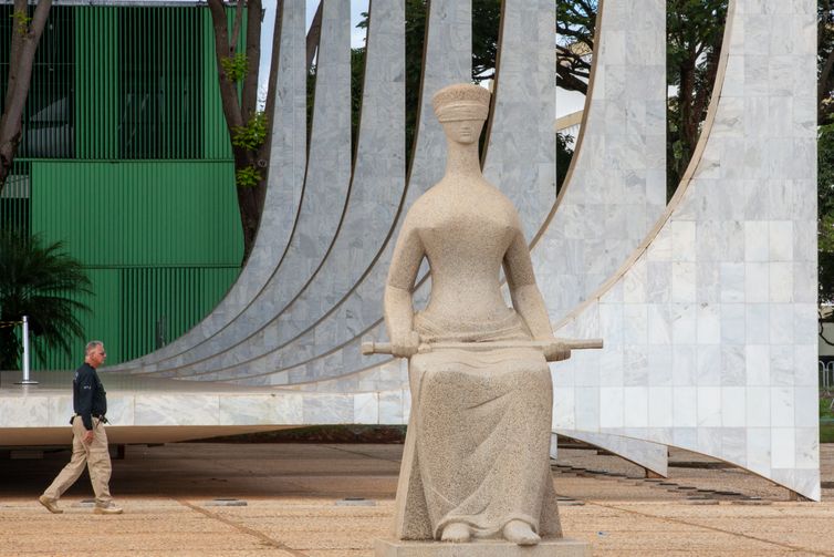 STF derruba regras de sobras eleitorais 