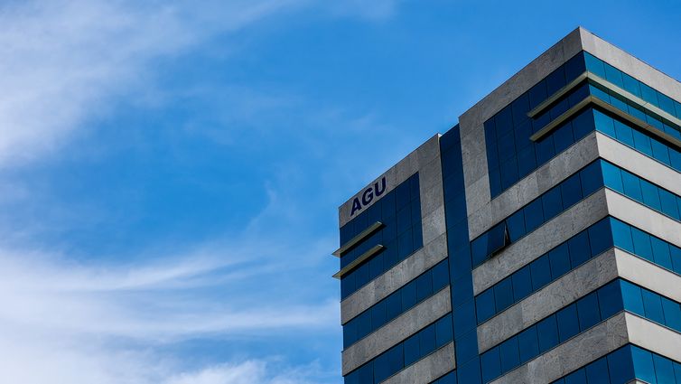 AGU pede bloqueio de bens, mas é contra cassação da Jovem Pan