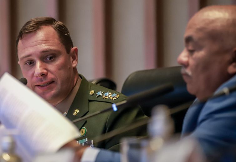 Cid não revela ao STF com quem conversou sobre PF e Moraes