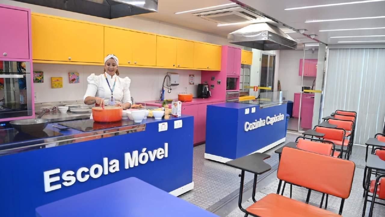 Cozinha móvel é enviada a Mimoso do Sul para preparar marmitas para vítimas de enchente