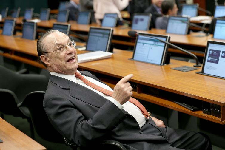 Justiça da Suíça pede repatriação de R$ 80 milhões bloqueados de Maluf