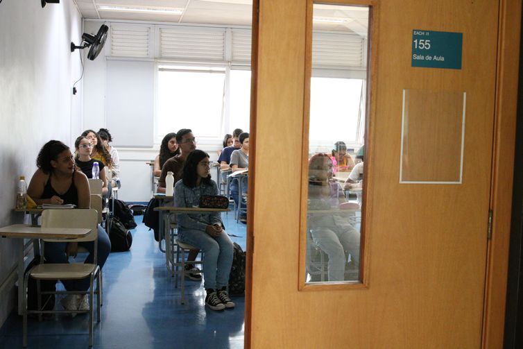 Governo anuncia inclusão de 8 cidades no Concurso Nacional Unificado