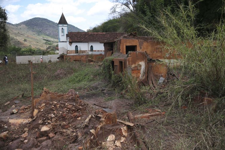 AGU quer que mineradoras paguem R$ 79 bilhões a Mariana, em 15 dias