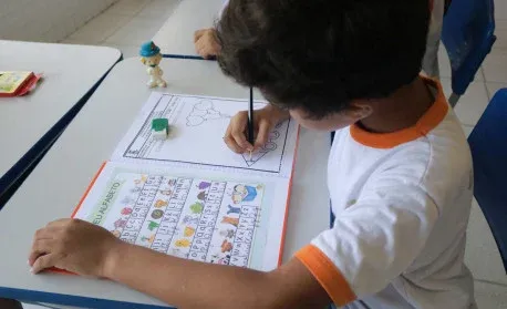 Brasil tem 56% das crianças de 7 anos alfabetizadas; em São Paulo são 52%, diz MEC