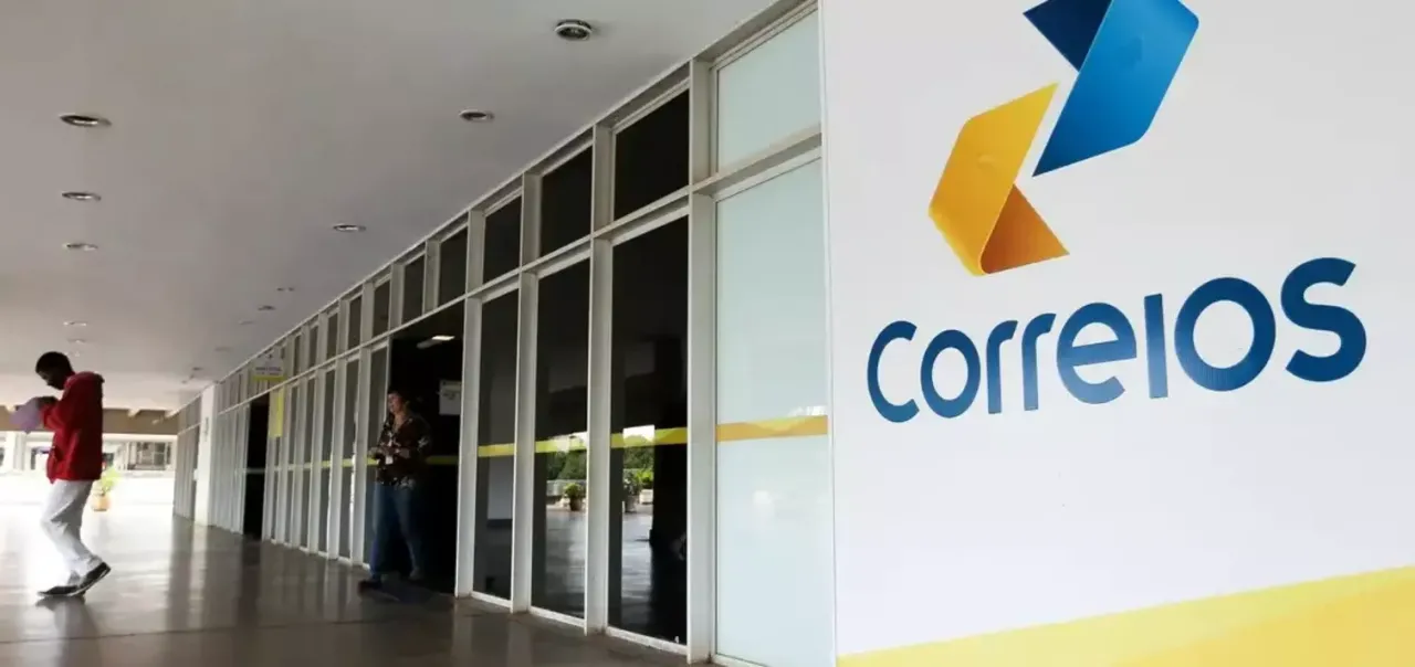Correios não recebem mais roupas para o RS; saiba quais produtos podem ser doados