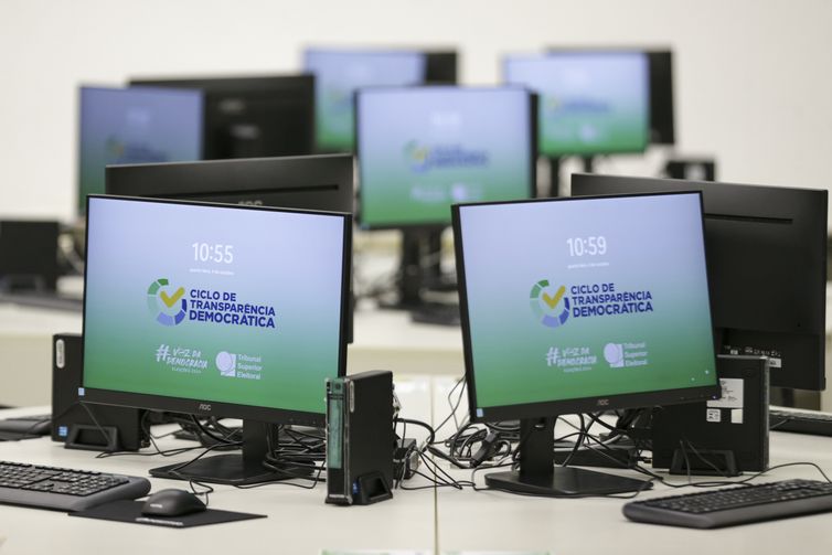 Eleições 2024: PF e universidade fazem teste em urnas eletrônicas