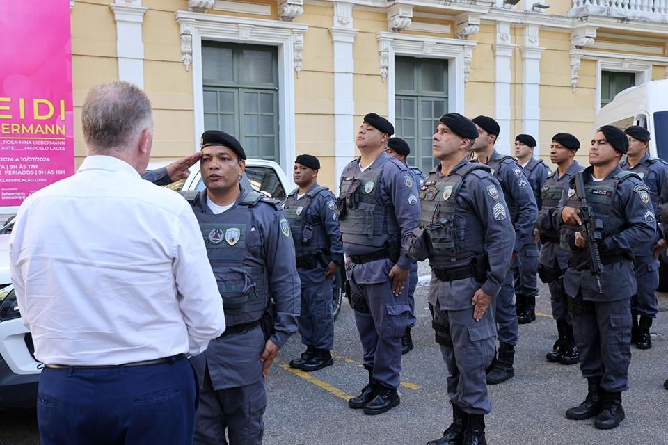 Governador anuncia envio de militares para reforçar proteção de abrigos no RS