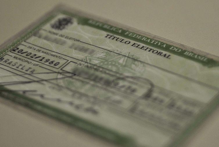 Hoje é último dia para regularizar ou transferir título de eleitor