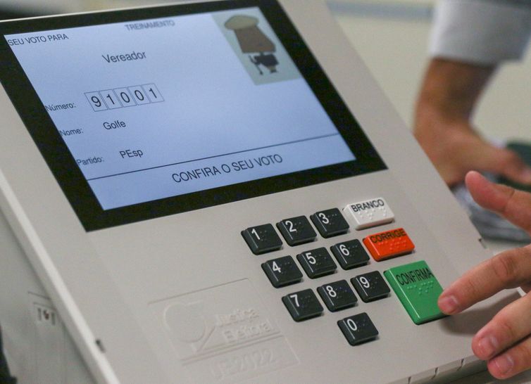 Prazo para emitir e regularizar título de eleitor termina dia 8