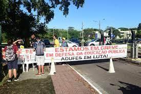 Professores da Ufes fecham portões novamente em movimento grevista