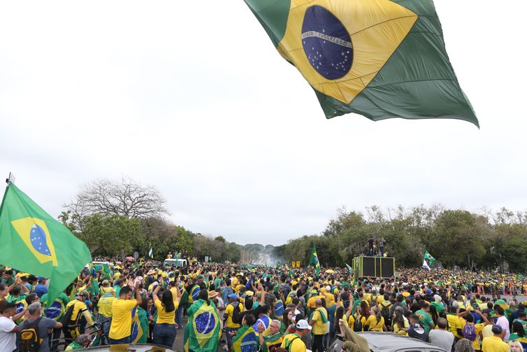 Supremo condena mais 10 pessoas pelos atos do dia 8 de janeiro