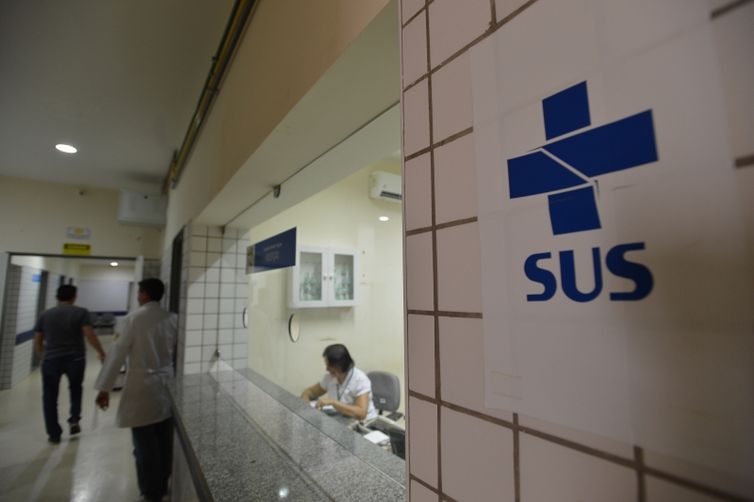 Gilmar suspende decisões sobre compra de remédio de R$ 17 milhões