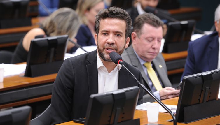 PF indicia deputado Janones por suspeita de esquema de 