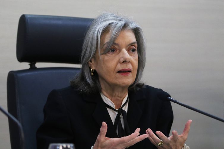 Cármen Lúcia considera preocupante apreensão de dinheiro nas eleições 