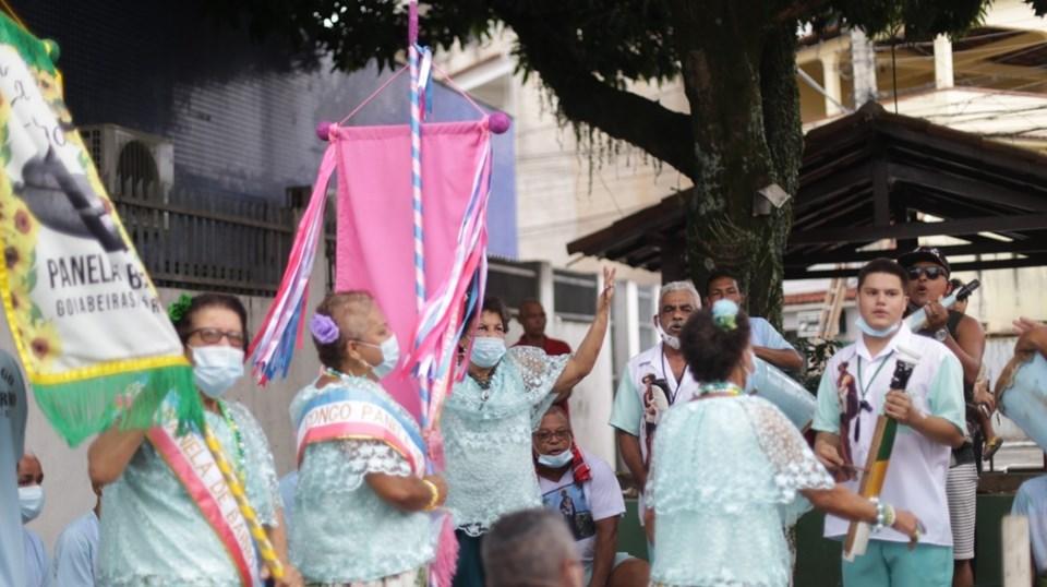 Mestras e mestres conversam com crianças e adolescentes sobre cultura e tradições populares