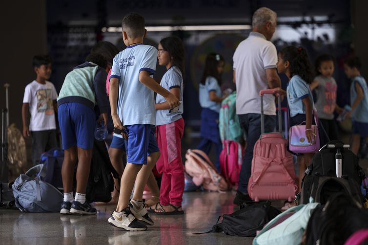 Número de alunos aumenta no ensino médio, mostra Censo Escolar 2024 