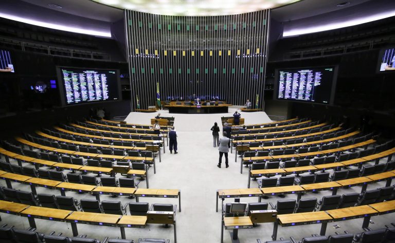 Câmara pode votar hoje proposta que atualiza a Consolidação das Leis do Trabalho