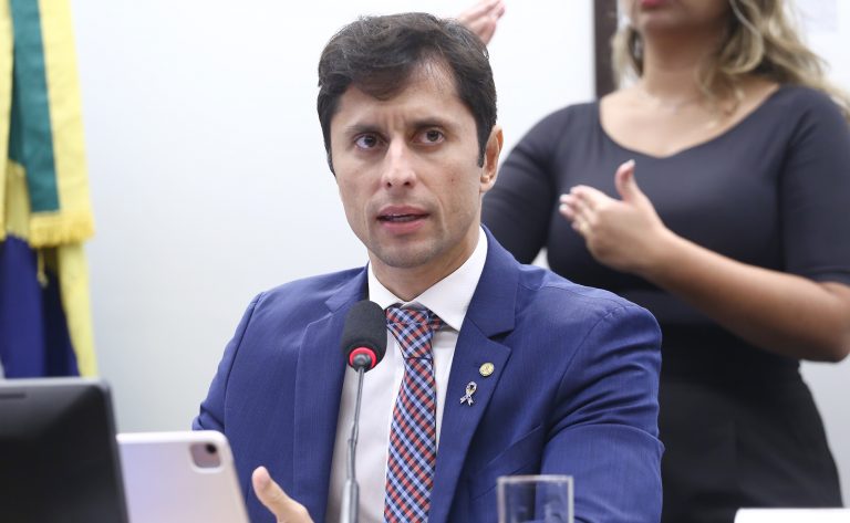 Comissão aprova equoterapia no SUS para reabilitação de pessoas com deficiência