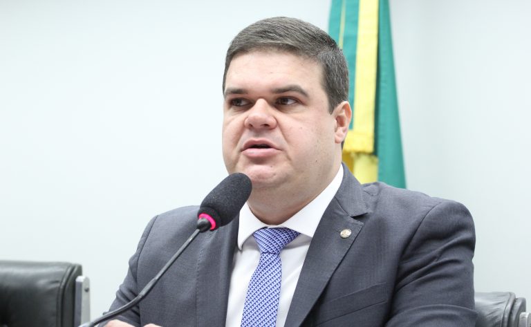Comissão discute descontos indevidos no piso nacional da enfermagem