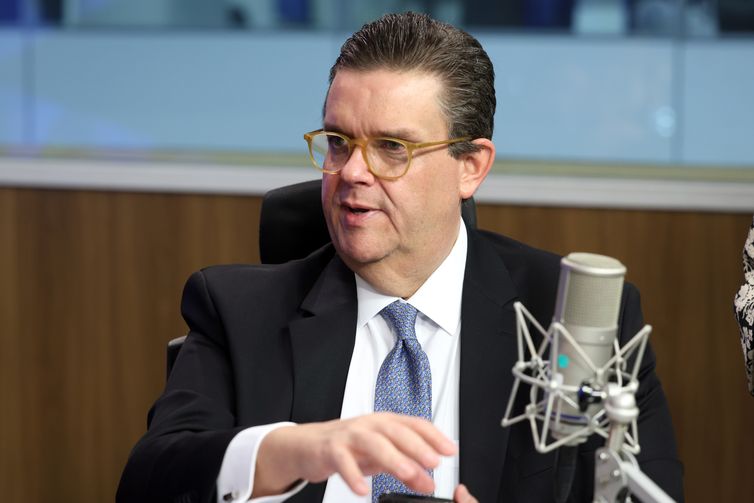 Ladrão entrou no INSS no governo Bolsonaro, diz ministro no Senado