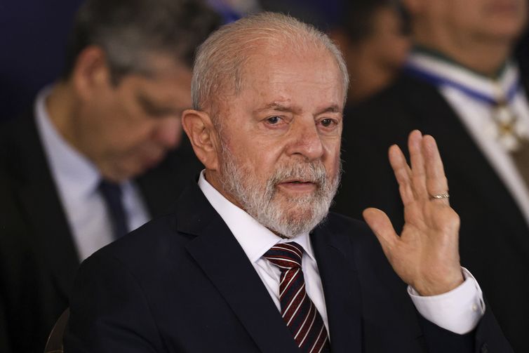 Lula anuncia crédito para reformas e acesso a médicos especialistas