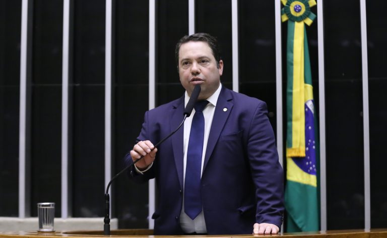 Projeto suspende resolução que incluiu MST em comitê do governo